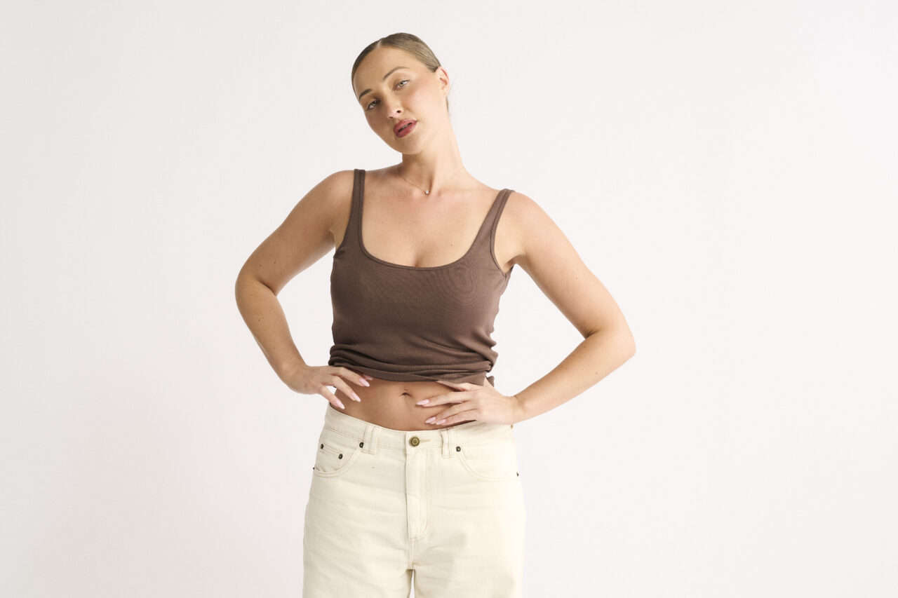 Harper Scoop Neck Signlet - Chestnut